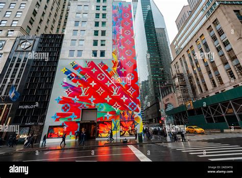 tiendas gucci en new york|Louis Vuitton sorprende en Nueva York: una fachada .